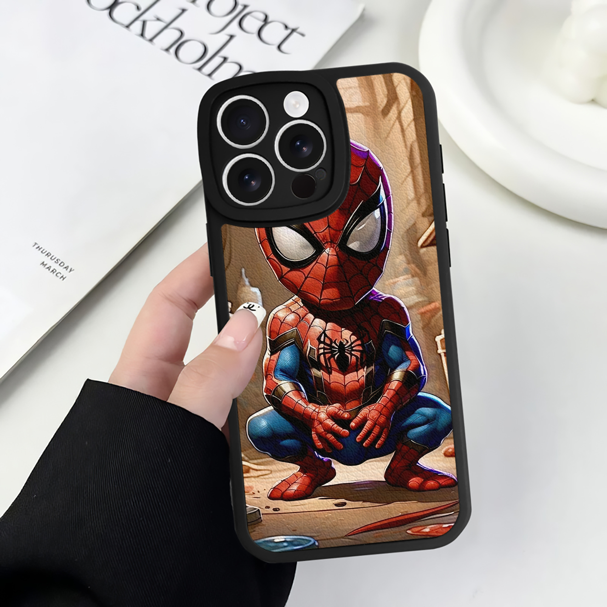 Spider Man スパイダーマン 【iPhone 16シリーズ対応】シリコンスマホケース（レザー調） 材質：シリコン